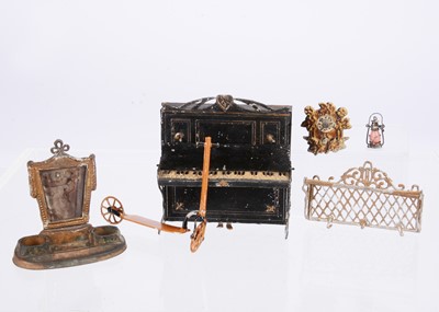 Lot 558 - 1900-1920s German cast-metal dolls’ house items