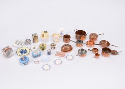 Lot 593 - Stokesay Ware dolls’ house porcelain and copper cookware