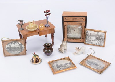 Lot 605 - 19th century and early 20th century dolls’ house items