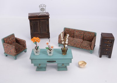Lot 606 - 1930s dolls’ house furniture and chattels
