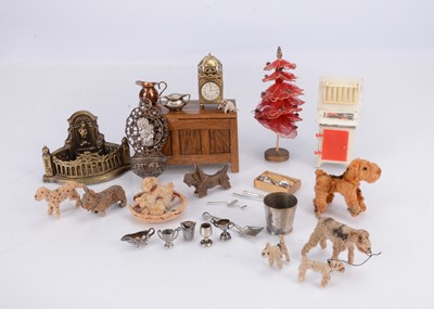 Lot 607 - Various dolls’ house items