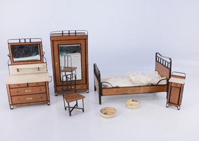 Lot 696 - An early 20th century dolls bedroom set