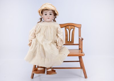 Lot 735 - A fine Kestner K mould child doll