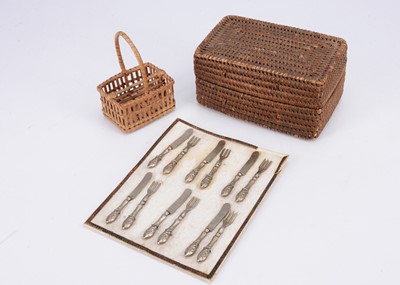 Lot 776 - A late 19th century carded doll’s cutlery