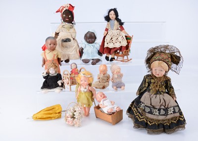 Lot 867 - Various small dolls
