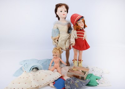 Lot 880 - A selection of America dolls
