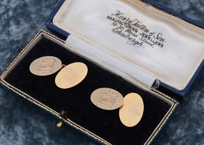 Lot 2 - A pair of 9ct gold oval chain link cufflinks