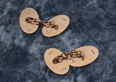 Lot 2 - A pair of 9ct gold oval chain link cufflinks