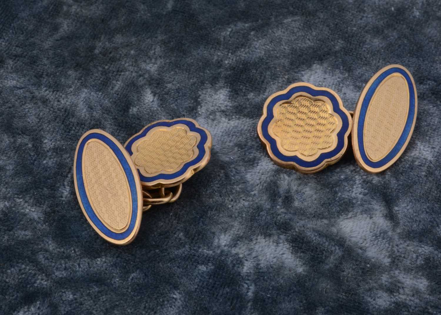 Lot 12 - A pair of 18ct gold and enamel gentleman's cufflinks