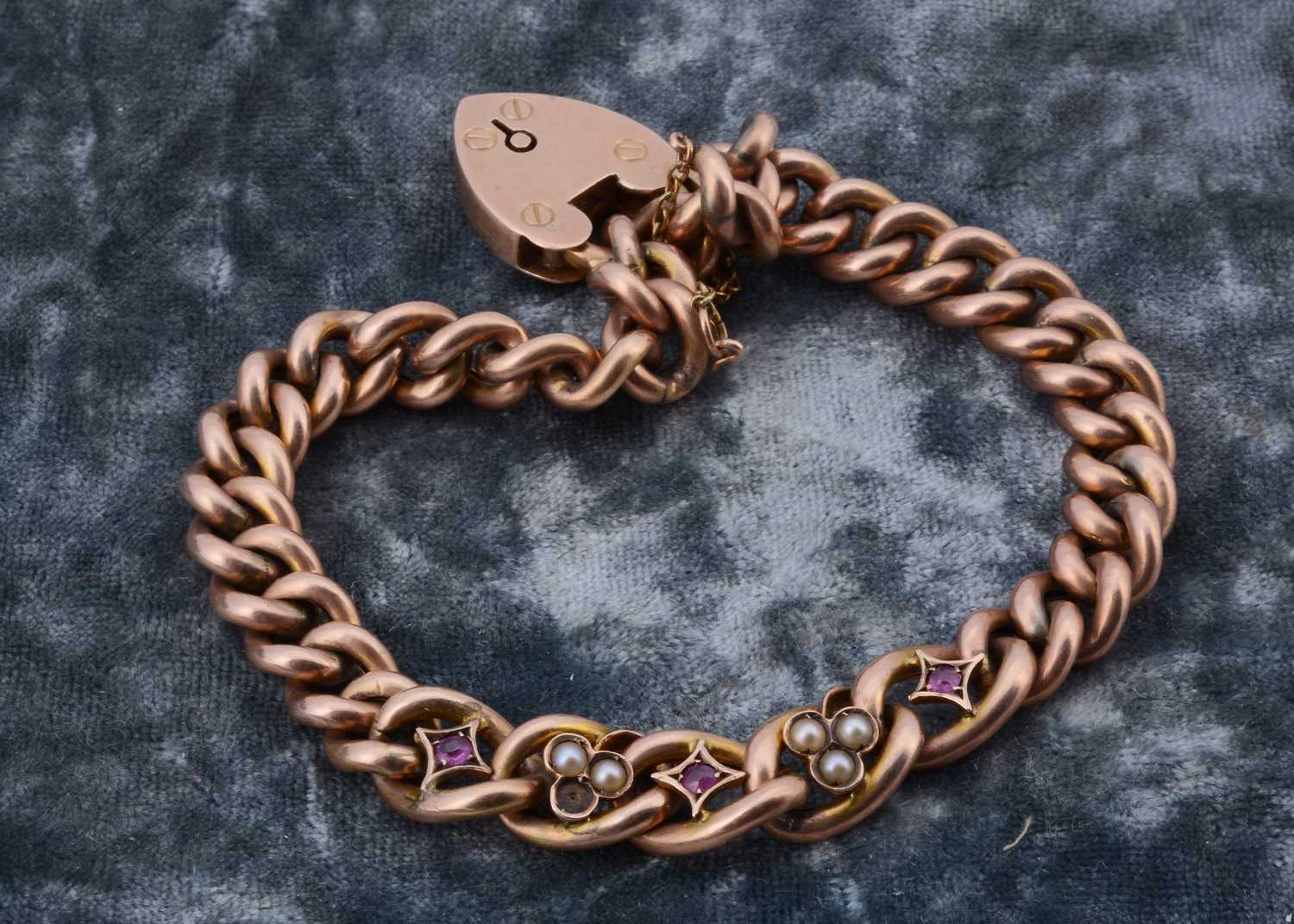 Lot 13 - A 9ct gold curb link bracelet