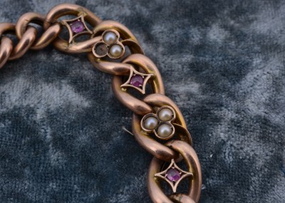 Lot 13 - A 9ct gold curb link bracelet