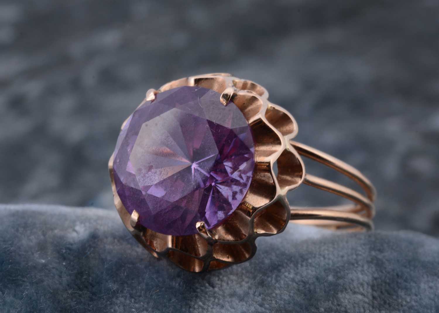 Lot 42 - A continental synthetic colour change corundum 14k marked dress ring