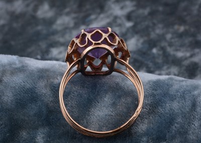 Lot 42 - A continental synthetic colour change corundum 14k marked dress ring