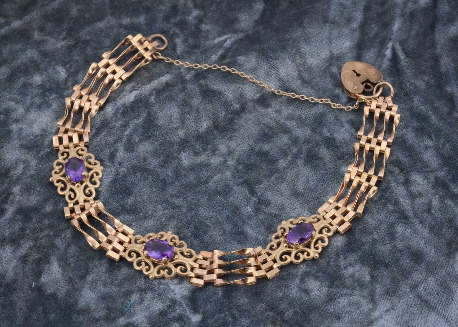 Lot 44 - An amethyst and 9ct gold gate link bracelet