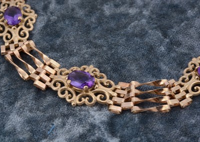 Lot 44 - An amethyst and 9ct gold gate link bracelet