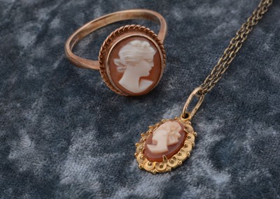 Lot 47 - A 9ct gold carved shell cameo dress ring