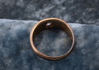 Lot 54 - A gentleman's 18ct gold diamond signet ring