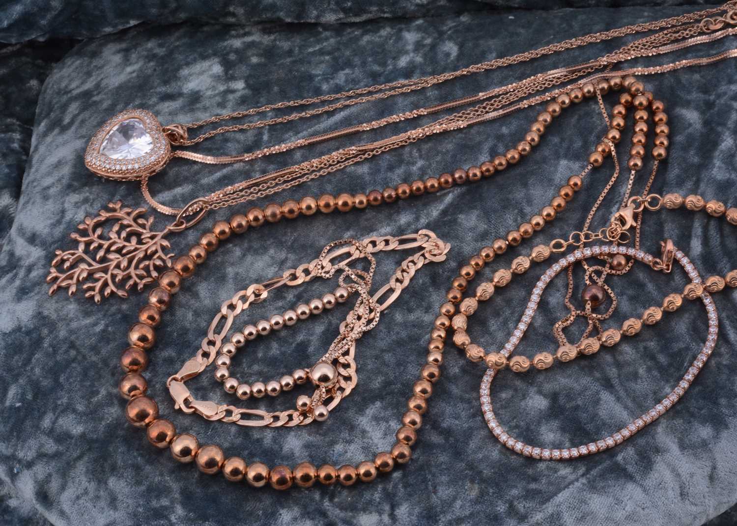 Lot 67 - A collection of gilt jewels