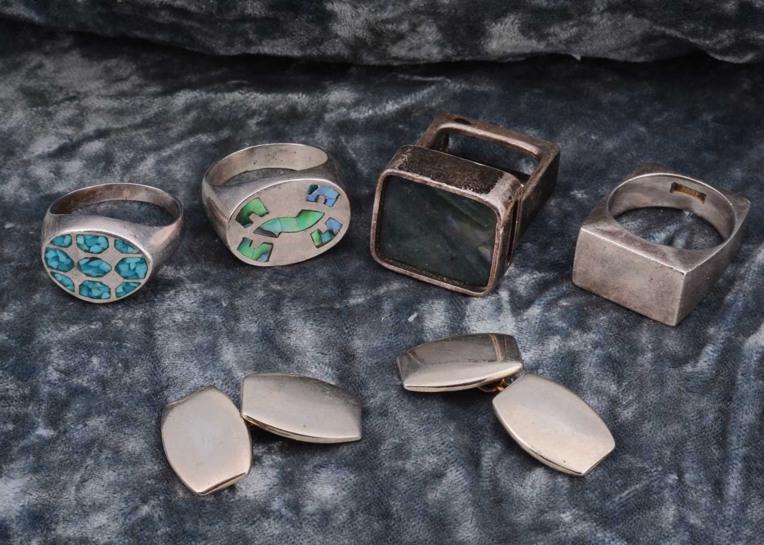 Lot 75 - A collection of modernist silver jewellery