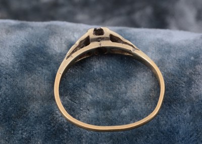 Lot 83 - An 18ct gold and platinum set dress ring