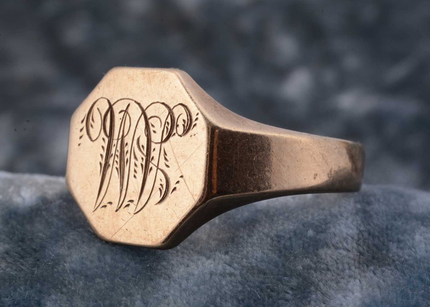 Lot 84 - Three 9ct gold rings