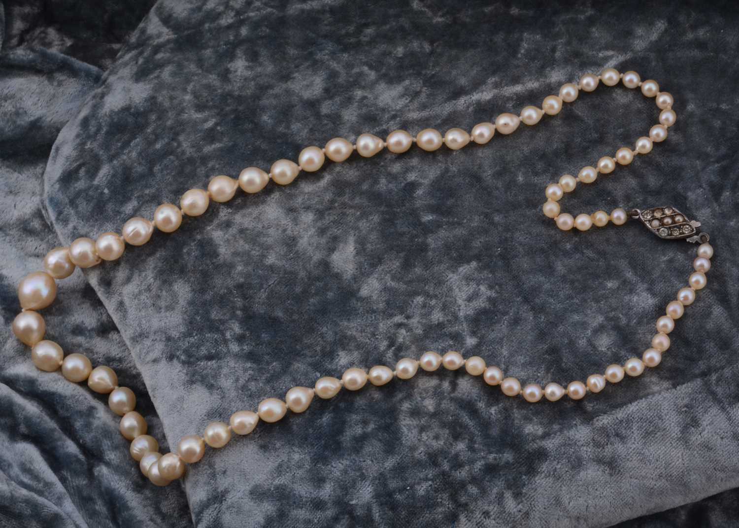 Lot 86 - A string of graduated cultured pearls