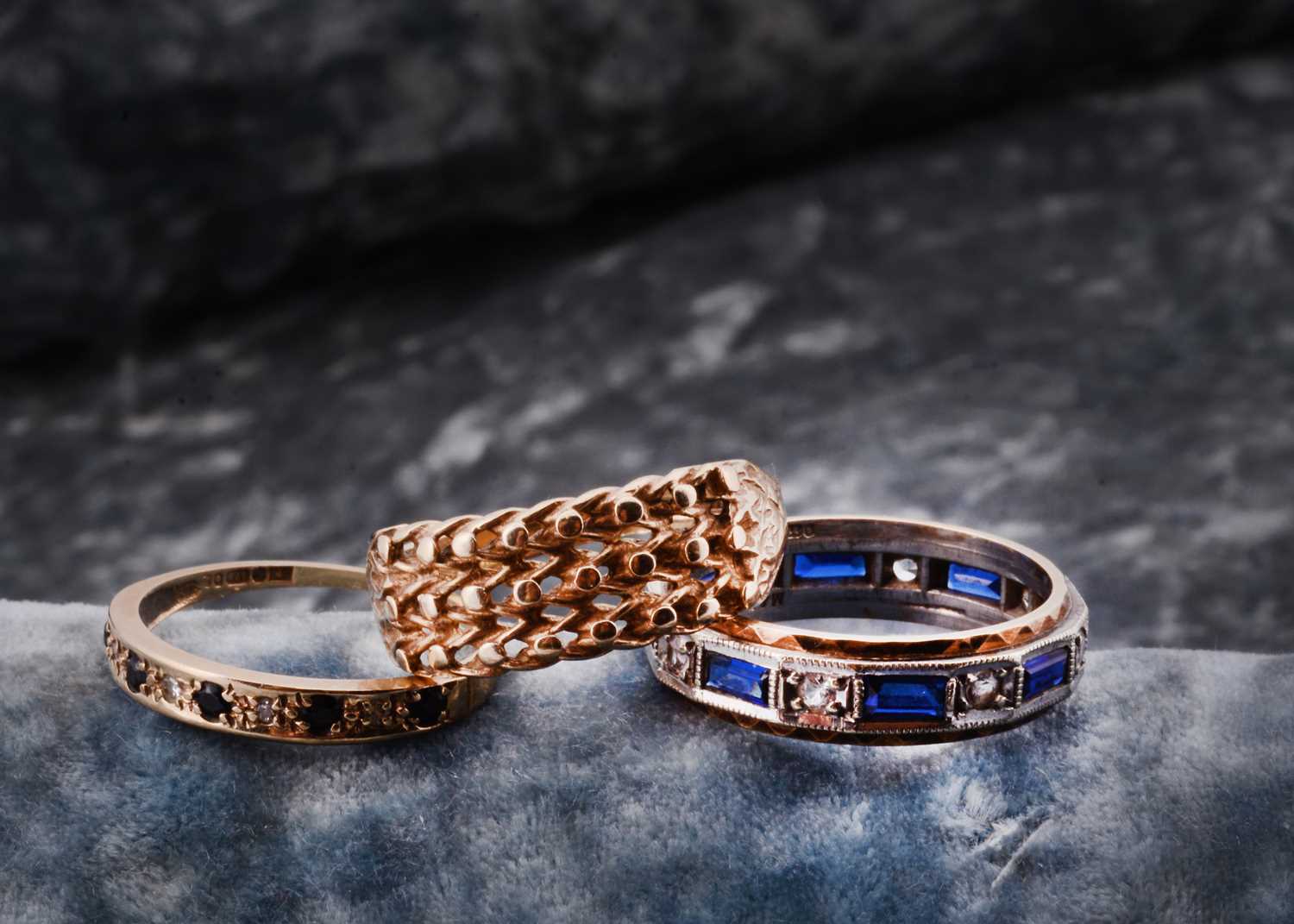 Lot 87 - A collection of three 9ct gold rings