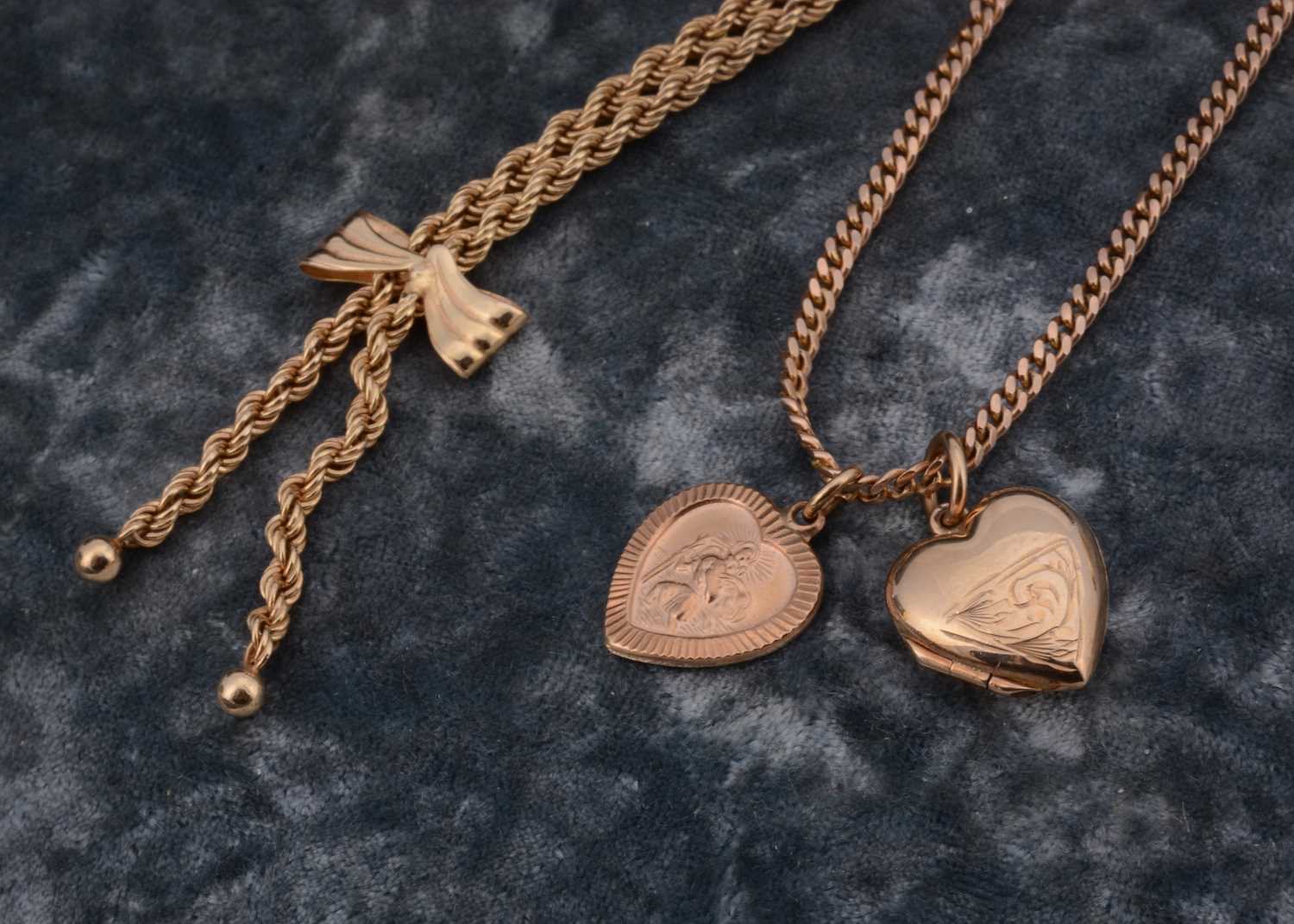 Lot 89 - Two 9ct gold necklaces