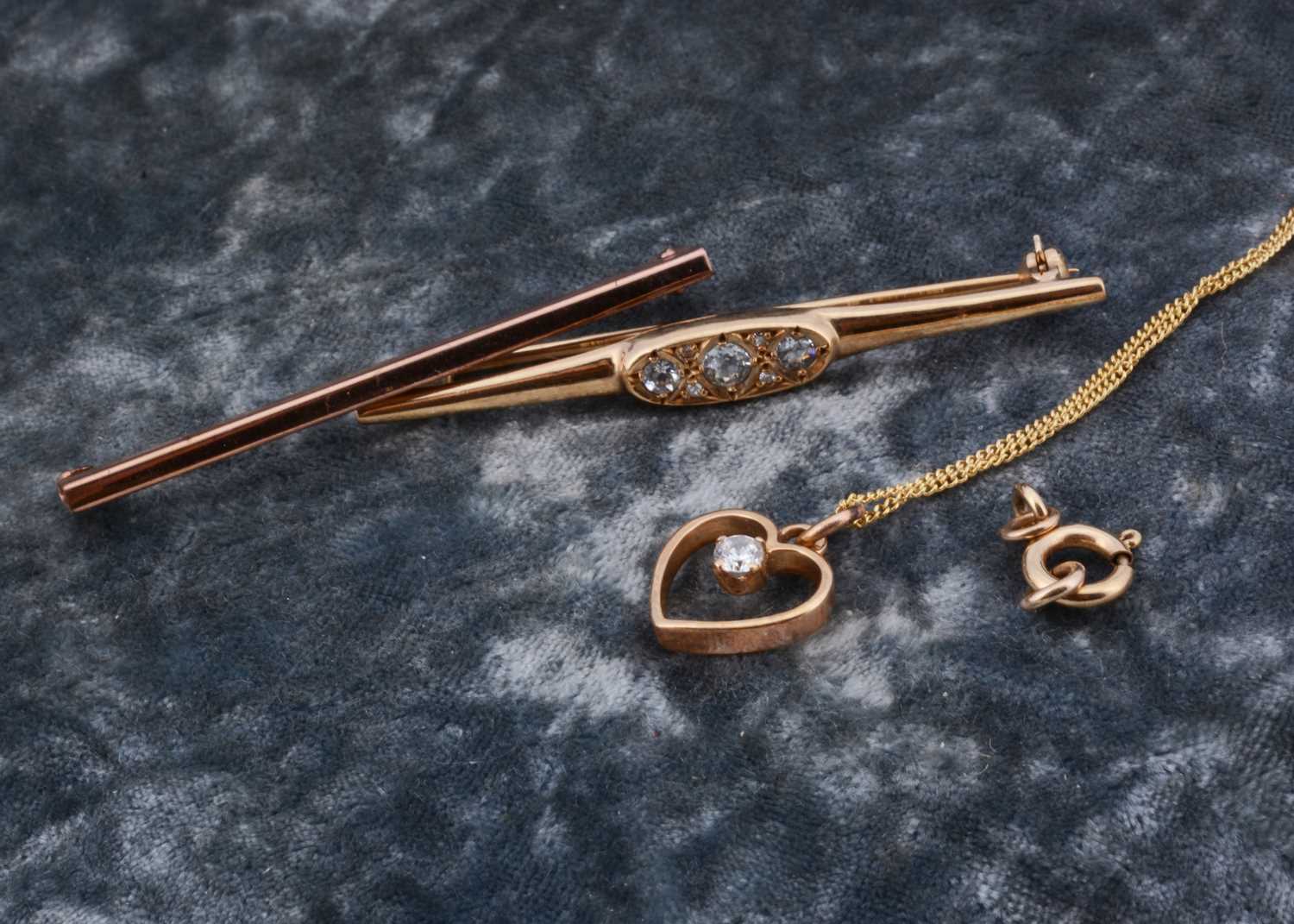 Lot 94 - A collection of 9ct gold