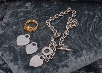 Lot 101 - A collection of silver signed jewellery