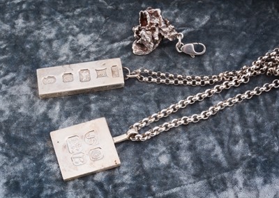 Lot 105 - An ingot hallmarked pendant and chain