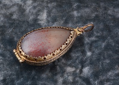 Lot 113 - A late 18th Century hardstone and silver gilt medicine container