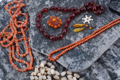 Lot 117 - A collection of organic jewels