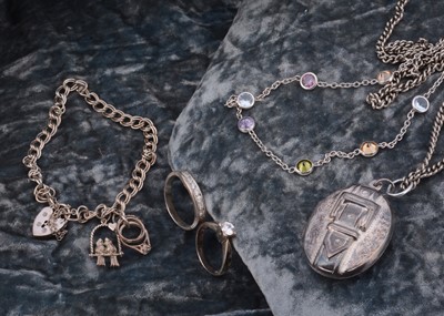 Lot 123 - A quantity of silver including an oval locket
