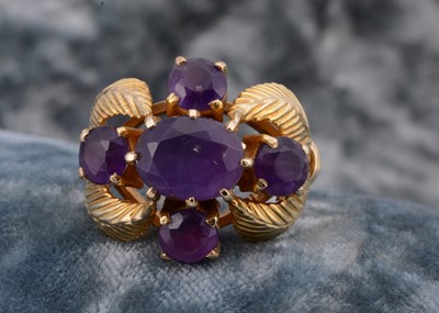 Lot 137 - A 9ct gold amethyst cruciform and feather worked dress ring