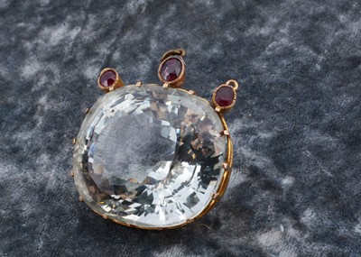 Lot 140 - An Edwardian aqua and ruby pendant