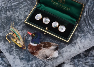 Lot 149 - A pair of rock crystal 'Essex Intaglio' reverse engraved and gold cufflinks