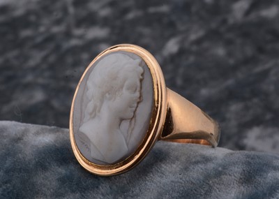 Lot 157 - An 18th Century hardstone carved cameo ring