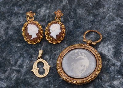 Lot 180 - A pair of carved shell cameo and gilt metal drop earrings