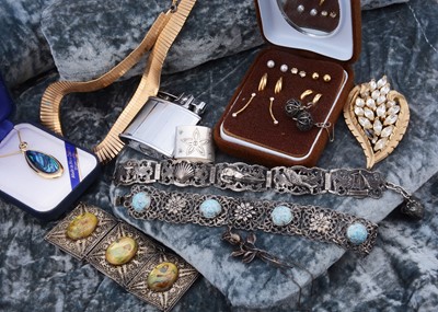 Lot 182 - A quantity of silver jewellery