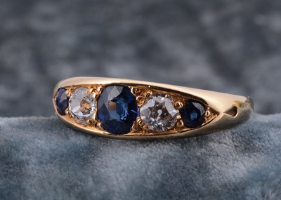 Lot 189 - An Edwardian 18ct gold sapphire and diamond dress ring
