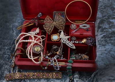 Lot 190 - A group of early 20th Century costume jewellery