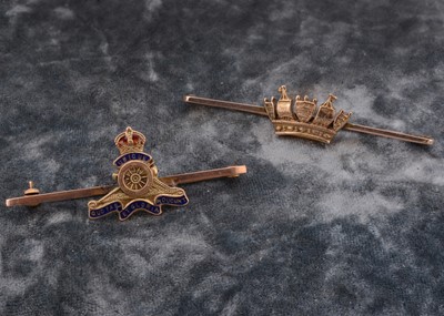 Lot 199 - Two 9ct gold sweetheart brooches