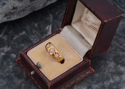 Lot 215 - An 18ct gold precious opal dress ring