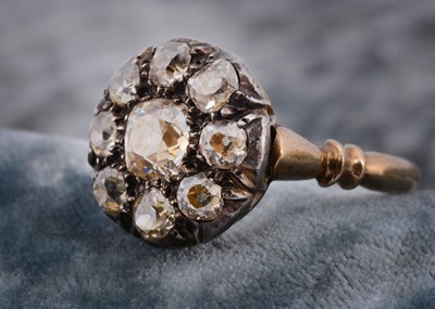 Lot 222 - A 19th century old cut diamond cluster ring