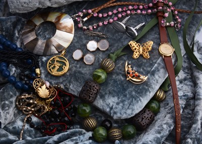 Lot 229 - Small collection of costume jewels