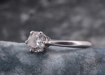 Lot 233 - A platinum diamond solitaire
