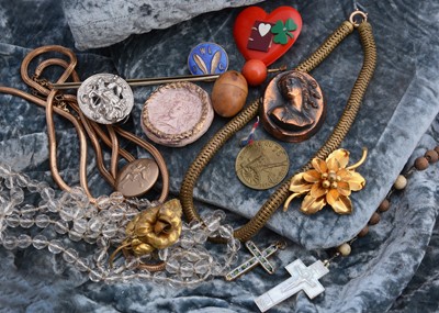 Lot 235 - A collection of late 19th and 20th century costume and other jewels