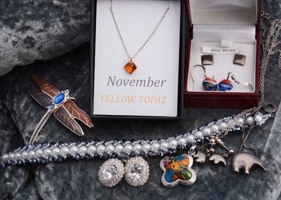 Lot 236 - A collection of cased silver and gem set jewels