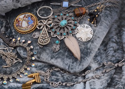 Lot 251 - A costume paste and base metal fringe necklace